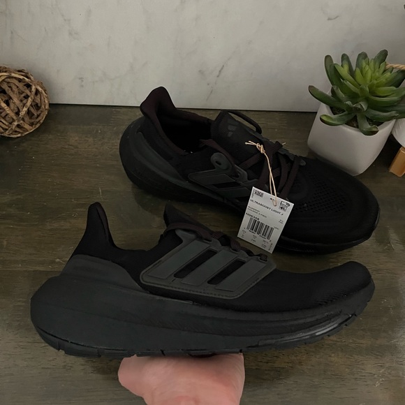 adidas UltraBOOST Light J Triple Black - Picture 9 of 10